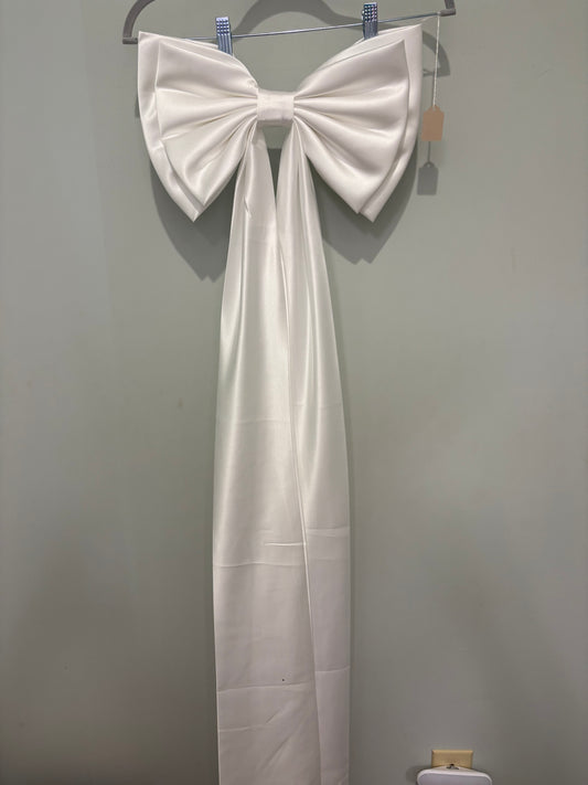Off White Bow 555