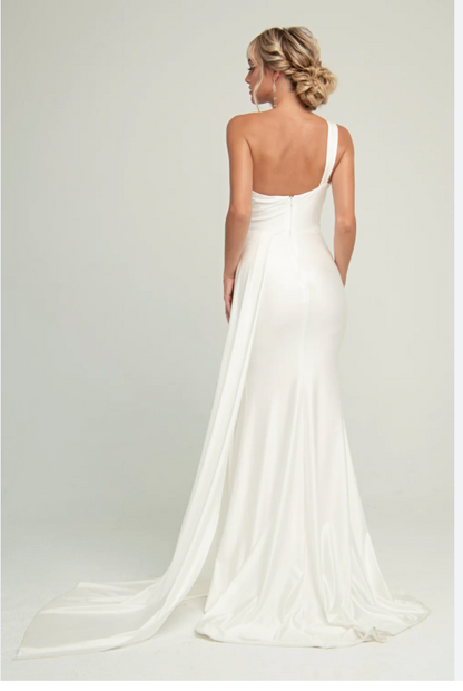 Amelia Couture 387 size 6 White
