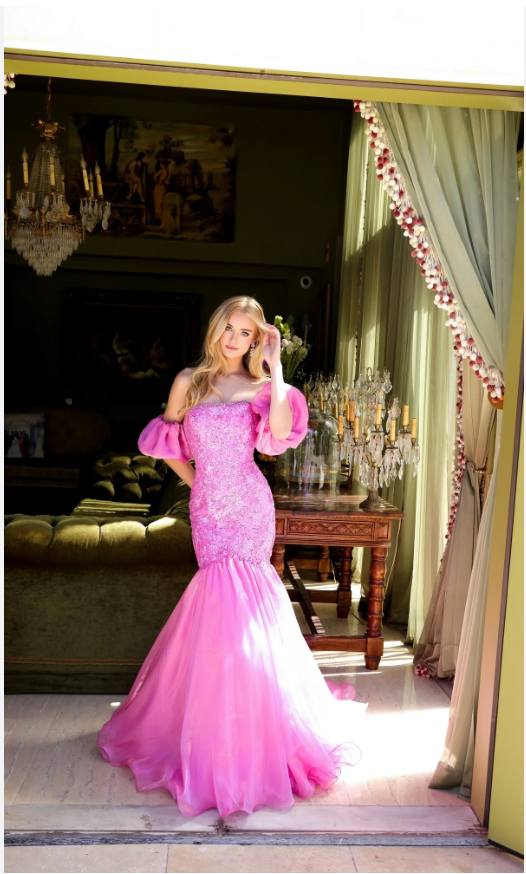 Ava Presley 39570 Size 6 Off-White