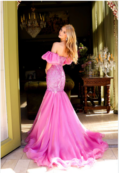 Ava Presley 39570 Size 6 Off-White